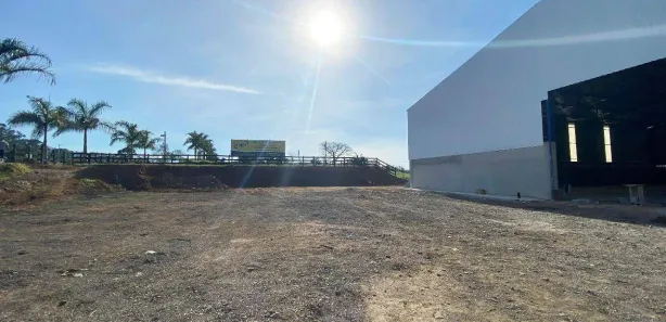 Galpão / Depósito / Armazém para alugar, 900m² no Piracangaguá, Taubaté