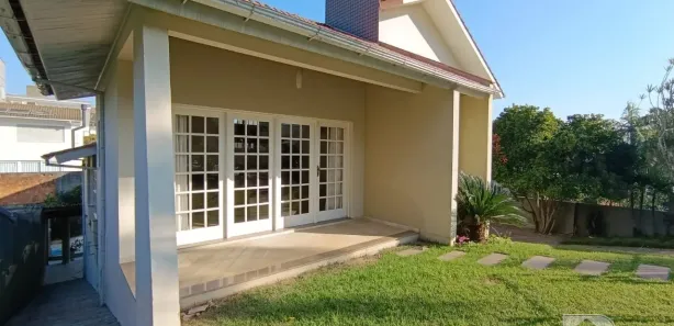 Casa com 4 Quartos para alugar, 371m² no Mina Brasil, Criciúma