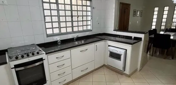 Sobrado com 4 Quartos à venda, 298m² no Centro, Ibiporã