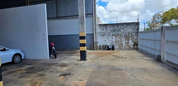 Galpão / Depósito / Armazém com 1 Quarto à venda, 740m² no Inácio Barbosa, Aracaju