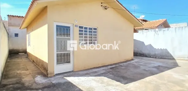 Casa com 2 Quartos para alugar, 65m² no Residencial Sul Ipês, Montes Claros