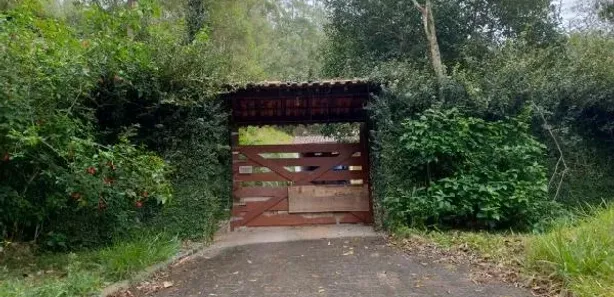 Fazenda / Sítio / Chácara com 4 Quartos à venda, 251m² no Itrapoá, Ribeirão Pires
