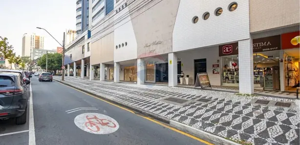 Loja / Salão / Ponto Comercial à venda, 60m² no Água Verde, Curitiba