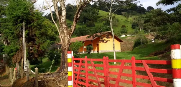 Fazenda / Sítio / Chácara com 3 Quartos à venda, 220m² no , Igaratá