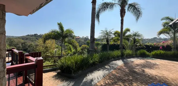 Fazenda / Sítio / Chácara com 5 Quartos à venda, 2700m² no , Mairinque