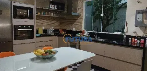 Casa de Condomínio com 5 Quartos à venda, 460m² no Região dos Lagos, Brasília