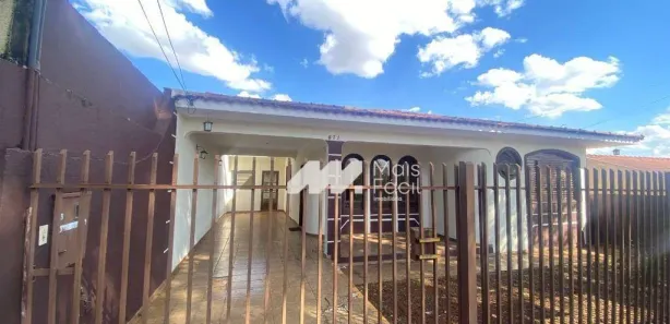 Casa com 3 Quartos para alugar, 110m² no Jardim Monte Carlo, Maringá