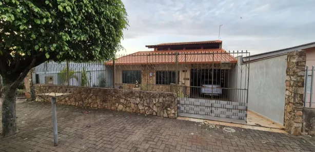 Casa com 3 Quartos à venda, 160m² no Conjunto Habitacional Maria Cecília Serrano de Oliveira, Londrina