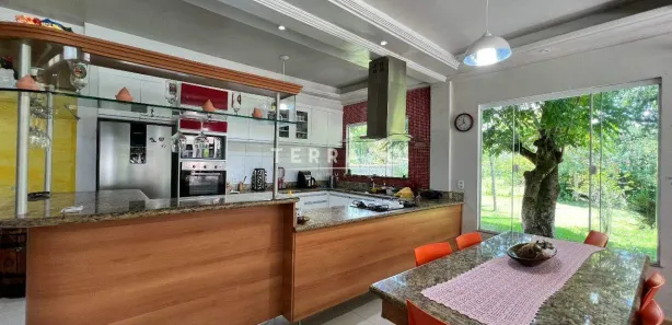 Fazenda / Sítio / Chácara com 6 Quartos à venda, 450m² no Vale das Pedrinhas, Guapimirim