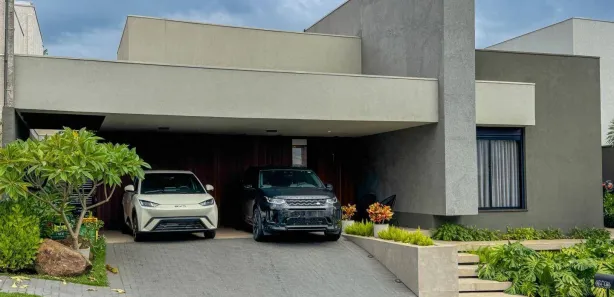Casa de Condomínio com 3 Quartos à venda, 257m² no Chácaras Aeroporto, Maringá