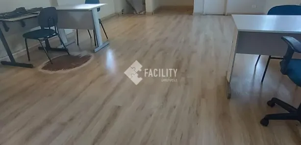 Galpão / Depósito / Armazém para venda ou aluguel, 900m² no Jardim São Marcos, Campinas