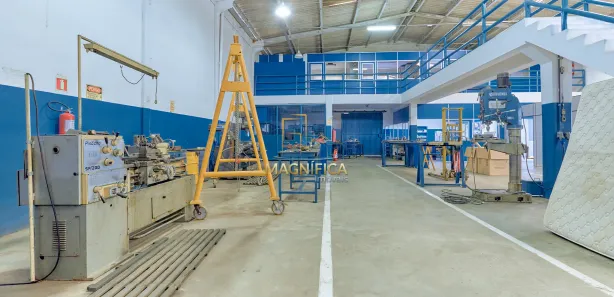 Galpão / Depósito / Armazém à venda, 725m² no Iná, São José dos Pinhais