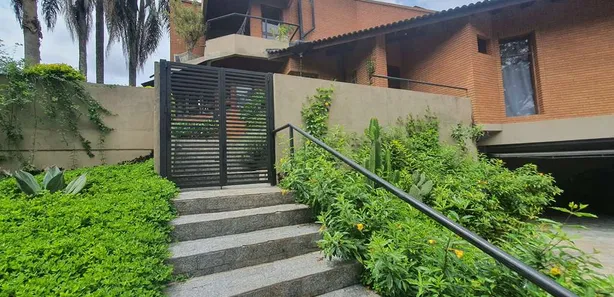 Casa de Condomínio com 5 Quartos para venda ou aluguel, 850m² no Nova Fazendinha, Carapicuíba
