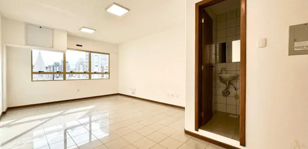 Conjunto Comercial / Sala para alugar, 26m² no Centro, Florianópolis