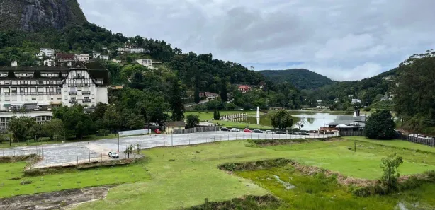 Apartamento com 3 Quartos para venda ou aluguel, 146m² no Quitandinha, Petrópolis