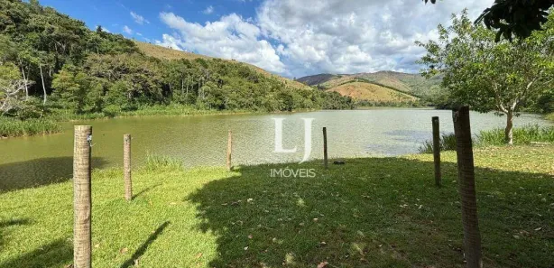 Fazenda / Sítio / Chácara com 4 Quartos à venda, 200m² no , Areal