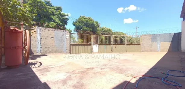 Loja / Salão / Ponto Comercial para alugar, 370m² no , Cravinhos