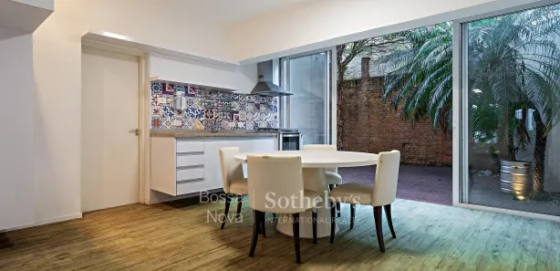 Casa de Vila com 4 Quartos para venda ou aluguel, 303m² no Sumaré, São Paulo