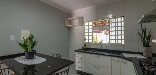 Sobrado com 4 Quartos à venda, 270m² no Vera Cruz, Londrina