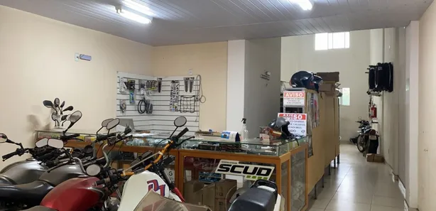 Loja / Salão / Ponto Comercial com 1 Quarto à venda, 196m² no Santo Antônio, Viçosa