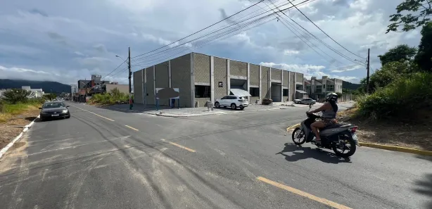 Galpão / Depósito / Armazém para alugar, 240m² no Santa Regina, Camboriú