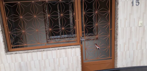 Casa com 2 Quartos para alugar, 35m² no Centro, Nilópolis
