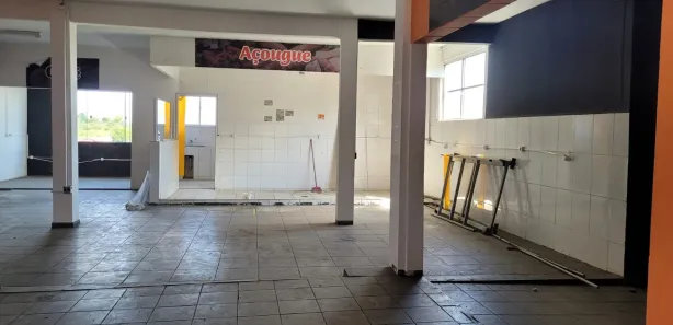 Galpão / Depósito / Armazém para alugar, 180m² no Jardim Sandra Maria, Taubaté