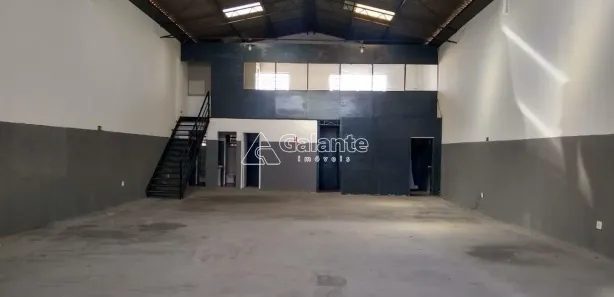 Galpão / Depósito / Armazém para alugar, 220m² no Jardim do Lago, Campinas
