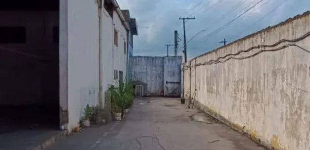 Galpão / Depósito / Armazém para venda ou aluguel, 1110m² no Sítio Paecara (Vicente de Carvalho), Guarujá