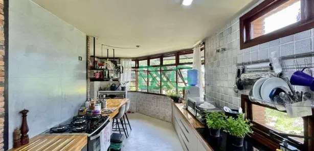 Casa com 6 Quartos para venda ou aluguel, 624m² no Nova Fazendinha, Carapicuíba