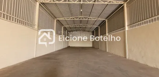 Galpão / Depósito / Armazém à venda, 350m² no Nossa Senhora das Graças, Uberlândia