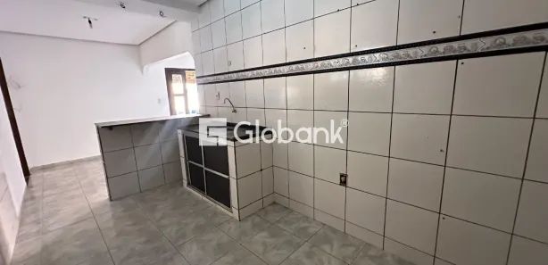 Casa com 3 Quartos para alugar, 110m² no Conjunto Residencial JK, Montes Claros
