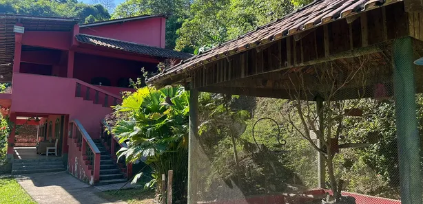 Fazenda / Sítio / Chácara com 8 Quartos à venda, 180m² no Santo Antônio, Duque de Caxias
