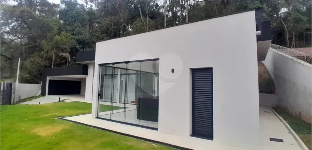 Casa de Condomínio com 3 Quartos para venda ou aluguel, 180m² no Cumbari, Mairiporã