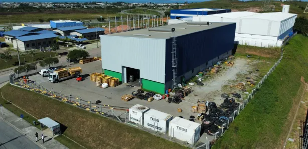 Galpão / Depósito / Armazém à venda, 1300m² no Cabiúnas, Macaé