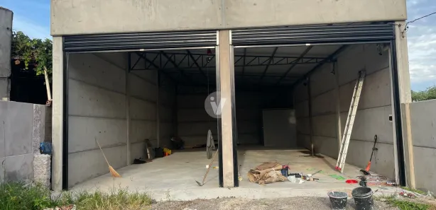 Galpão / Depósito / Armazém com 1 Quarto para venda ou aluguel, 410m² no Salgado Filho, Santa Maria