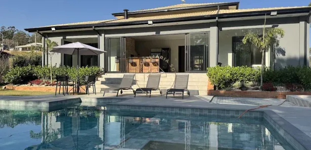Fazenda / Sítio / Chácara com 4 Quartos à venda, 1300m² no , Mairinque