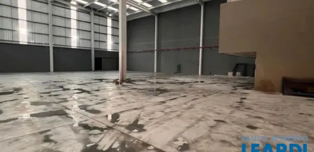 Galpão / Depósito / Armazém para alugar, 1700m² no Portão, Arujá