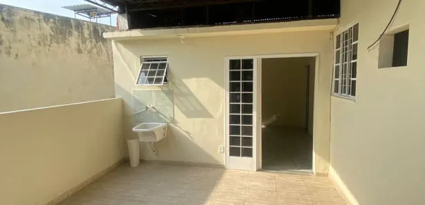 Casa com 1 Quarto para alugar, 50m² no Nossa Senhora de Fátima, Nilópolis