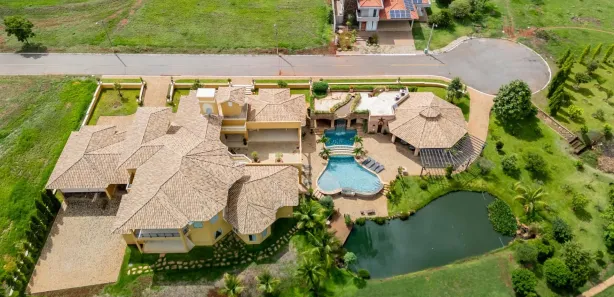Casa de Condomínio com 4 Quartos à venda, 1100m² no Setor Central, Hidrolândia