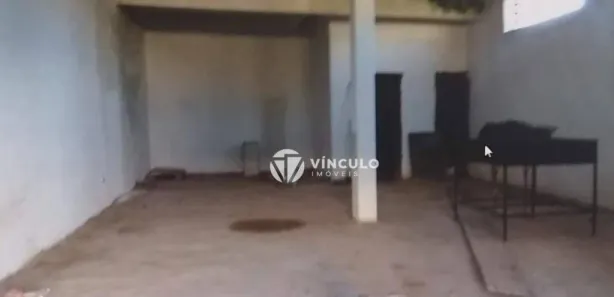 Galpão / Depósito / Armazém à venda, 120m² no Núcleo Habitacional Silvério Cartafina, Uberaba