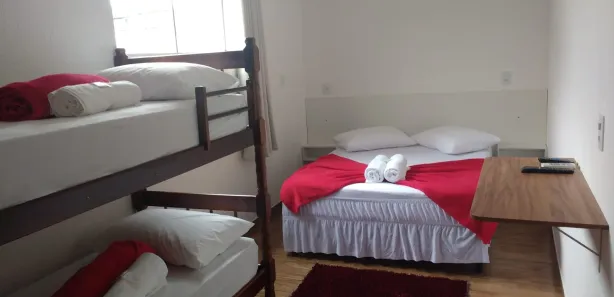 Hotel / Motel / Pousada com 3 Quartos para alugar, 99m² no Armação, Penha