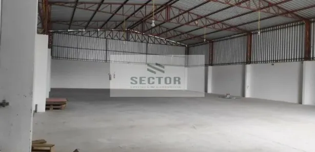 Galpão / Depósito / Armazém à venda, 950m² no Guaraituba, Colombo