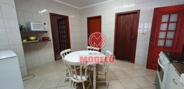 Fazenda / Sítio / Chácara com 5 Quartos à venda, 380m² no Colinas do Piracicaba (Ártemis), Piracicaba
