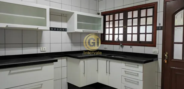 Sobrado com 3 Quartos à venda, 150m² no Vila Aprazível, Jacareí