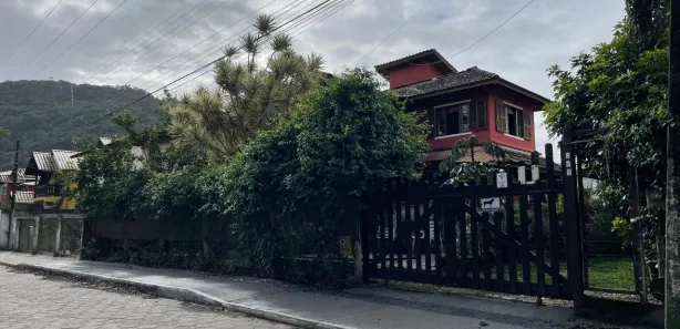 Casa com 3 Quartos para alugar, 250m² no Rio Tavares, Florianópolis