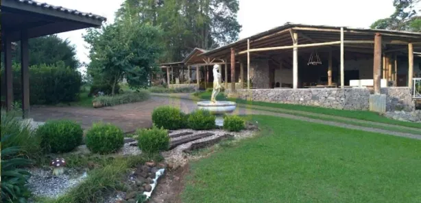 Fazenda / Sítio / Chácara com 3 Quartos à venda, 1122m² no Jardim Karla, Pinhais