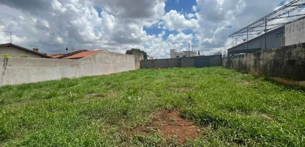 Terreno / Lote / Condomínio à venda, 780m² no Centro, Rolândia