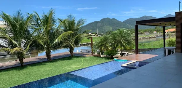 Casa com 5 Quartos à venda, 450m² no , Mangaratiba