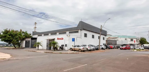 Galpão / Depósito / Armazém à venda, 876m² no Samambaia Sul, Brasília